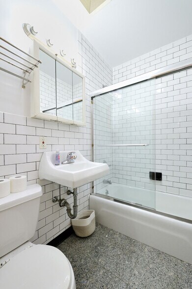 Building Photo - 232 E 64th St
