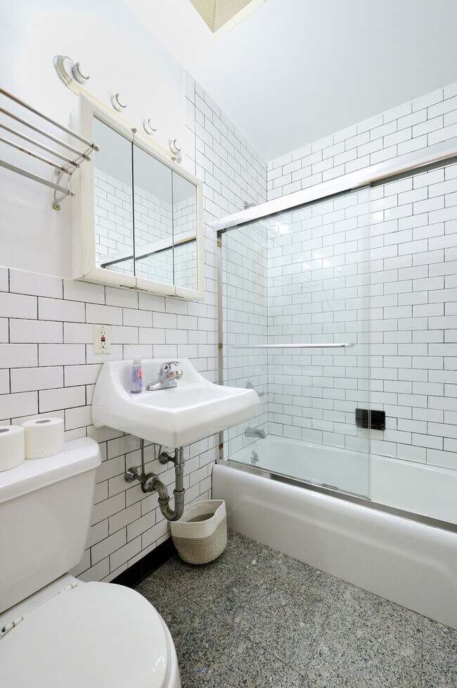 Building Photo - 301 E 63rd St