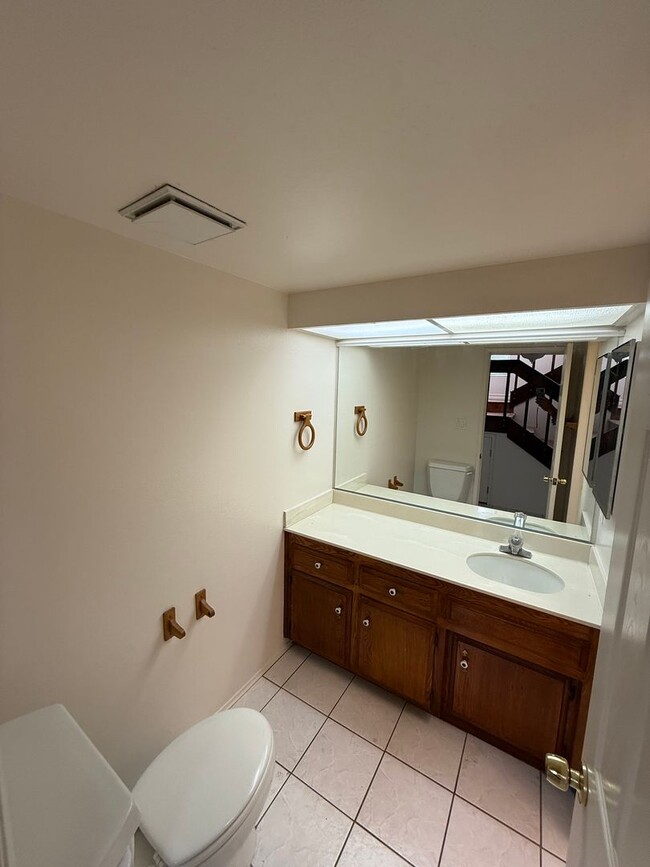 Building Photo - Charming 3-Bedroom, 2-Bathroom Home in the...