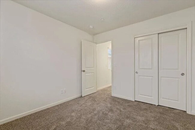 Building Photo - 736 N Bliss Ln