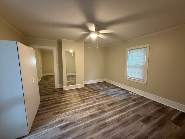 Building Photo - One bedroom, 1 bath duplex in Gibsonville