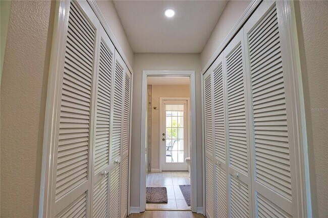 Building Photo - 556 Baffin Dr