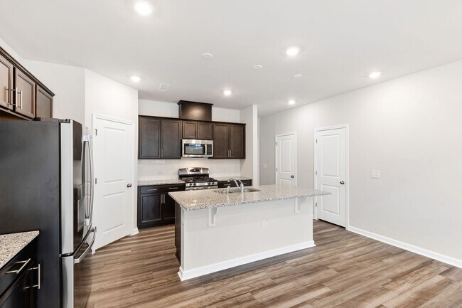 Building Photo - Move-In Ready 4-Bedroom Townhome in Rosedale!