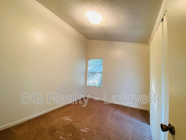 Building Photo - 302 Pillette Rd