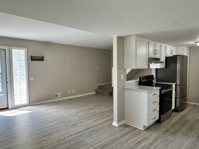 Building Photo - 3351 S Field St
