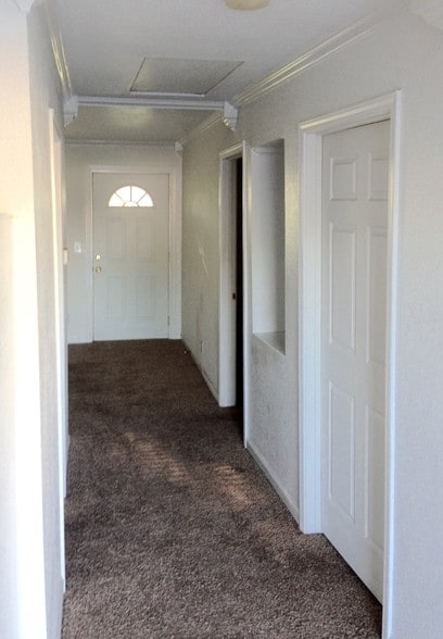 Building Photo - 123 6th St W