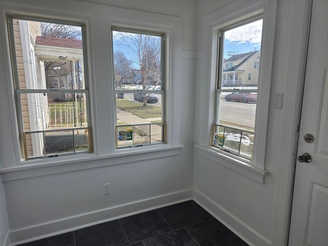 Building Photo - 313 E Ewing Ave