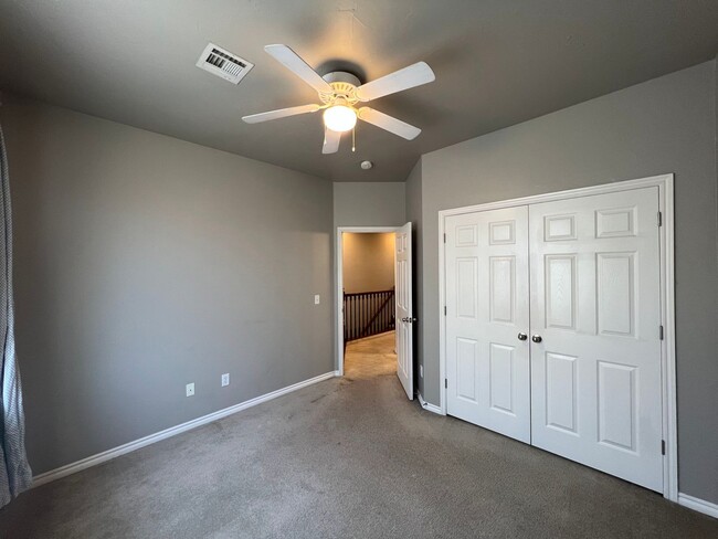 Building Photo - (3) Bed/(2.5) Bath Townhouse in Core Norma...