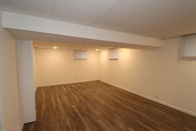 Building Photo - 517 Maple St