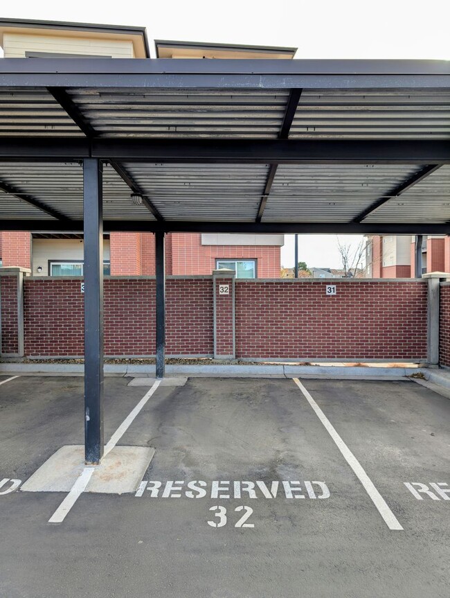 Building Photo - Long Realty & Property Management - 2 Bedroom 2 Bathroom condo in Aurora