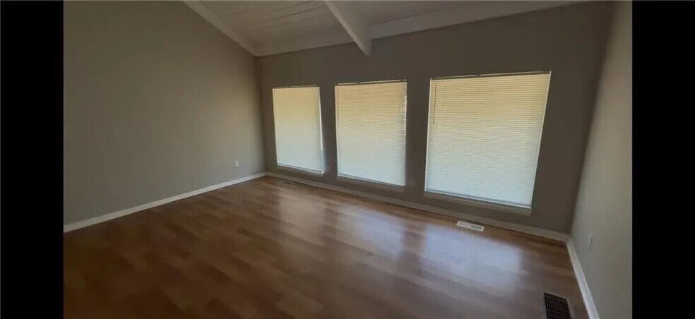 Building Photo - Room in Townhome on Terrace Trail