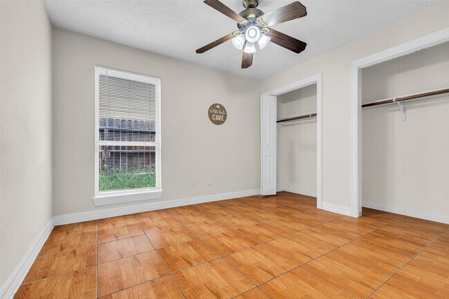Building Photo - 11838 Plumbrook Dr