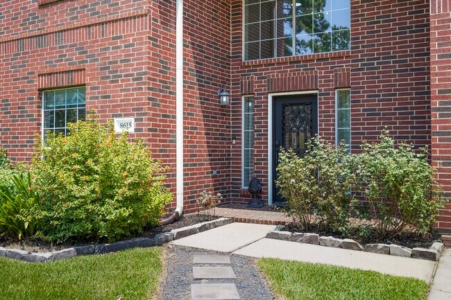 Building Photo - 8615 Discus Dr