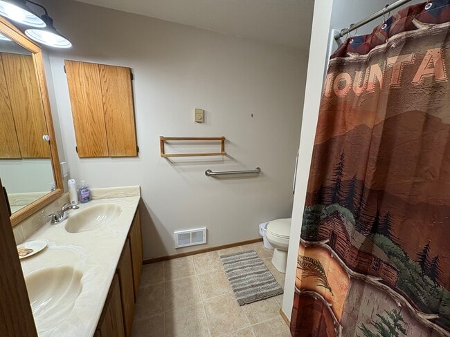 Building Photo - 391 N Somers Rd