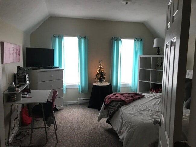 Building Photo - 37 Hodges Ave