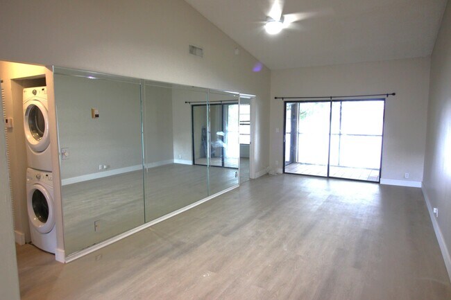 Building Photo - 2900 Olivewood Terrace