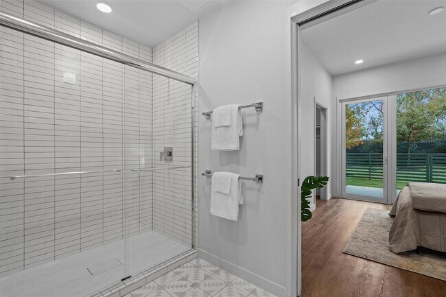 Building Photo - 4004 Banister Ln