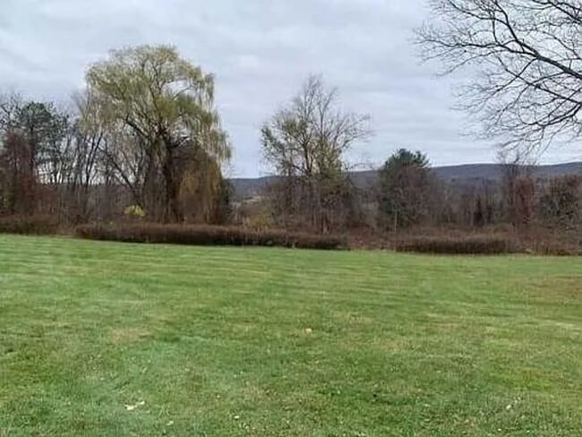 Building Photo - For Rent - Charming 2 Bed / 1 Bath Home in Stormville, NY (1,000 Sq Ft)