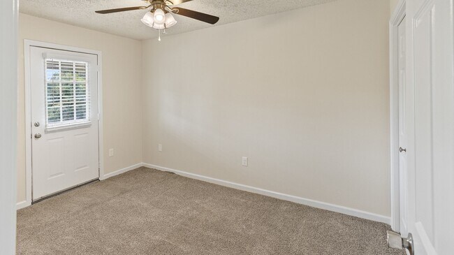 Building Photo - 40429 W Hernandez Ave
