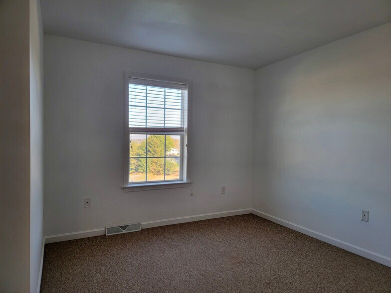 Building Photo - 749 Winding Ln