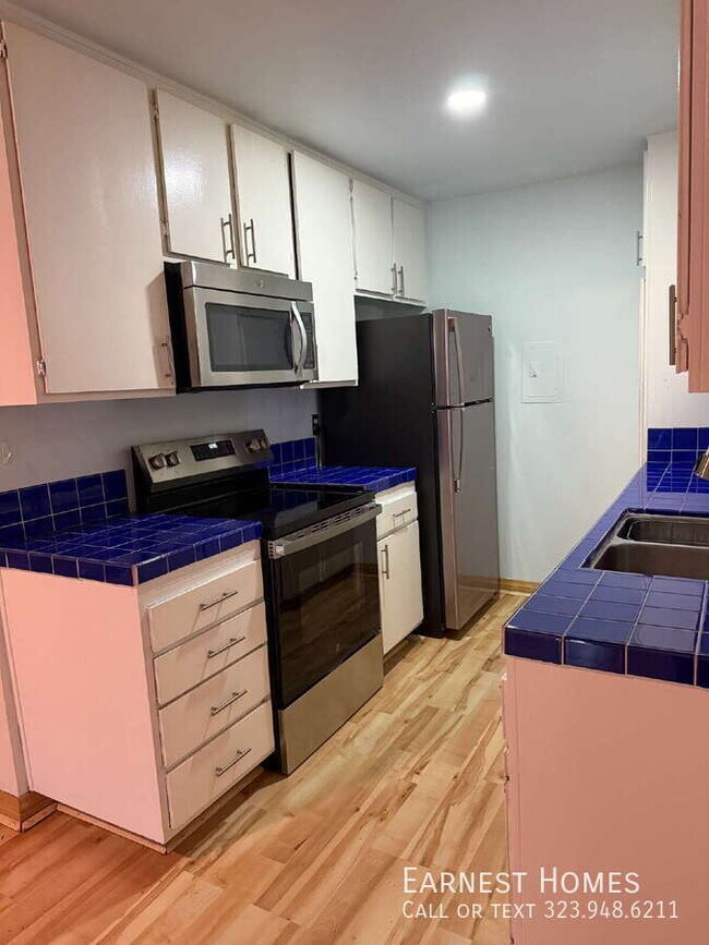Building Photo - 5460 White Oak Ave
