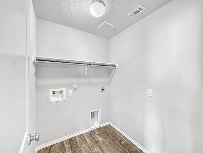 Building Photo - 9714 Marbach Hl