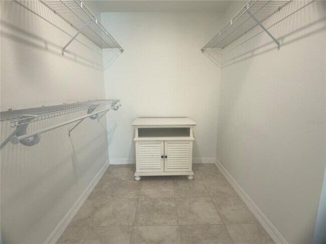 Building Photo - 4001 Oakhurst Dr