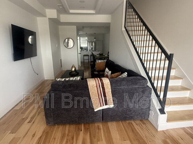 Building Photo - 1756 E North Ave