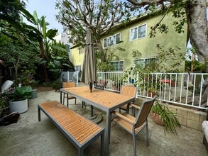 Building Photo - Steps from the famous Venice Boardwalk