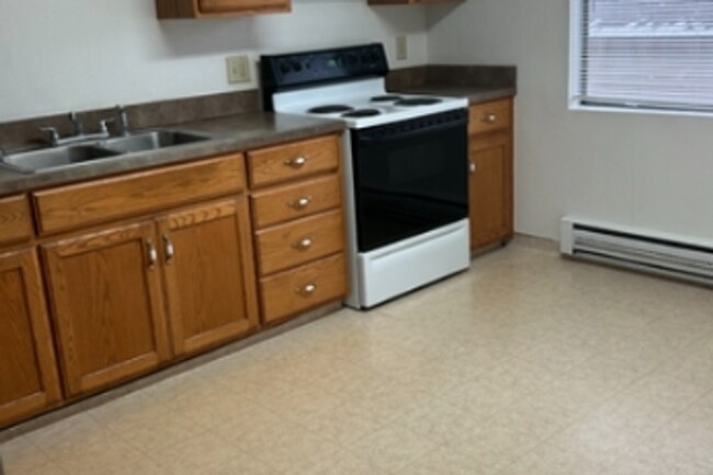 Building Photo - Binning Spring