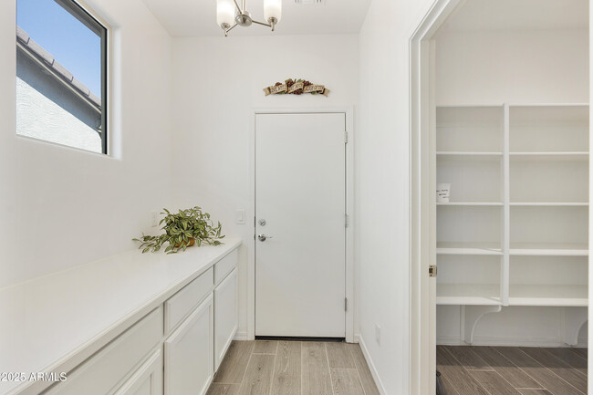 Building Photo - 5854 S Del Rancho