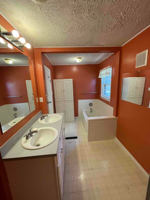 Building Photo - 501 Trotter Ave