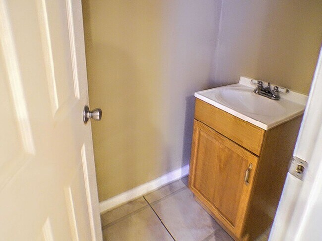 Building Photo - Two Bed Point Breeze Townhouse