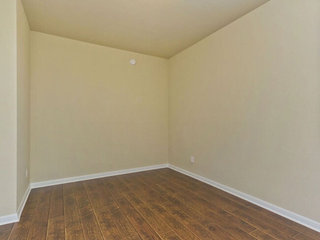 Building Photo - 335 Rachel St