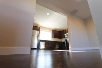 Building Photo - Luxury Finishes - Top-Floor Duplex Unit -- Mid-Town with a View