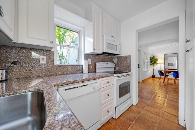 Building Photo - 312 NE 16th Terrace