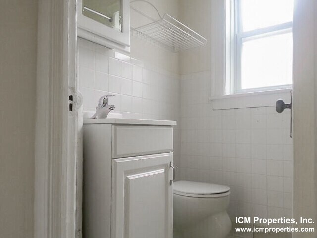 Building Photo - 5921 N Paulina St