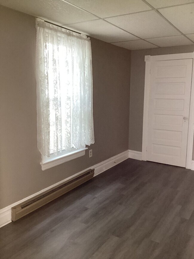 Building Photo - 319 Fairview Ave