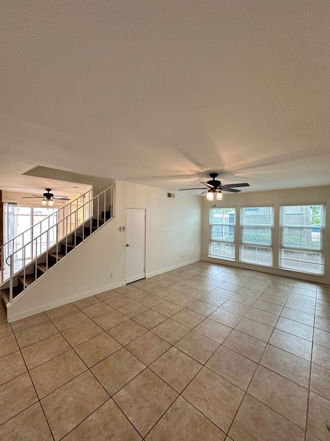 Building Photo - Anaheim 3 Bedroom 2.5 Bath Townhome - 1 Ca...