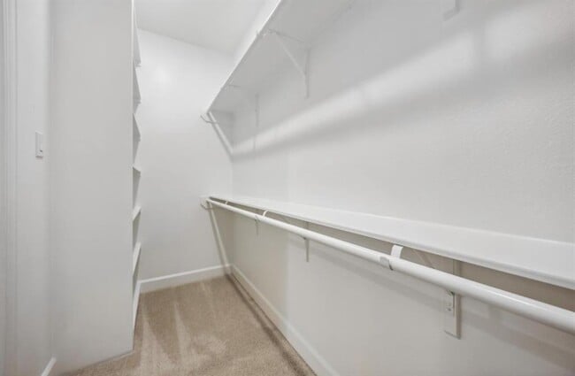 Building Photo - 1126 W 26th St