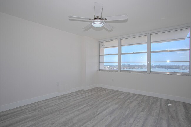 Building Photo - 18021 Biscayne Blvd