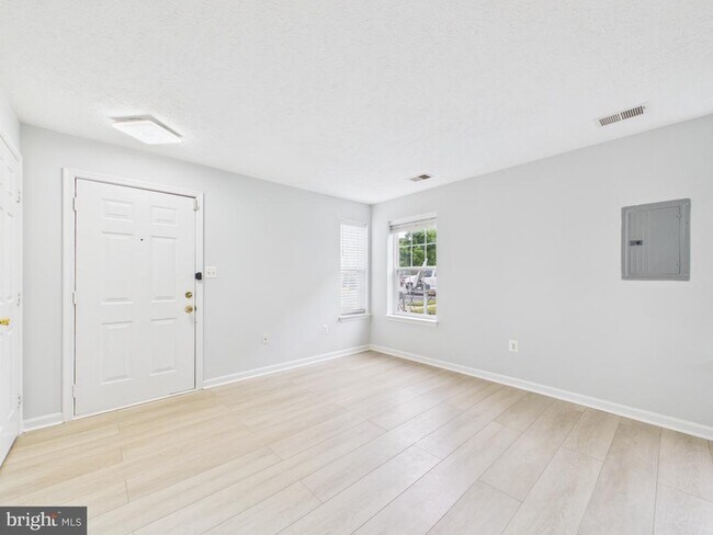 Building Photo - 7981 Calvary Ct