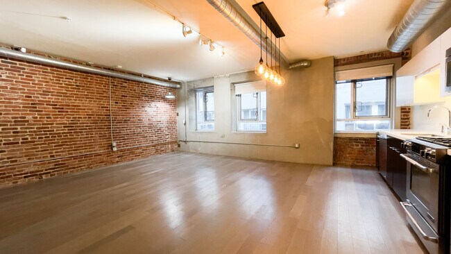 Building Photo - 527 Molino St