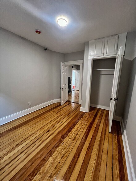 Building Photo - 237 Cowden St