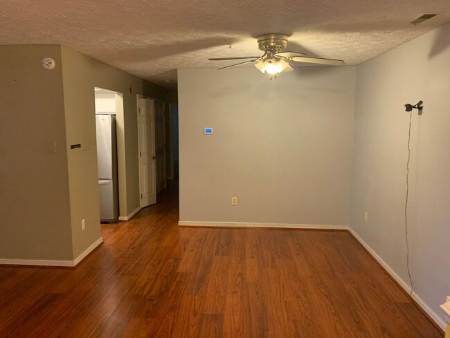 Building Photo - Nice Large Condo on Ground Level for Rent in Awesome Neighborhood!