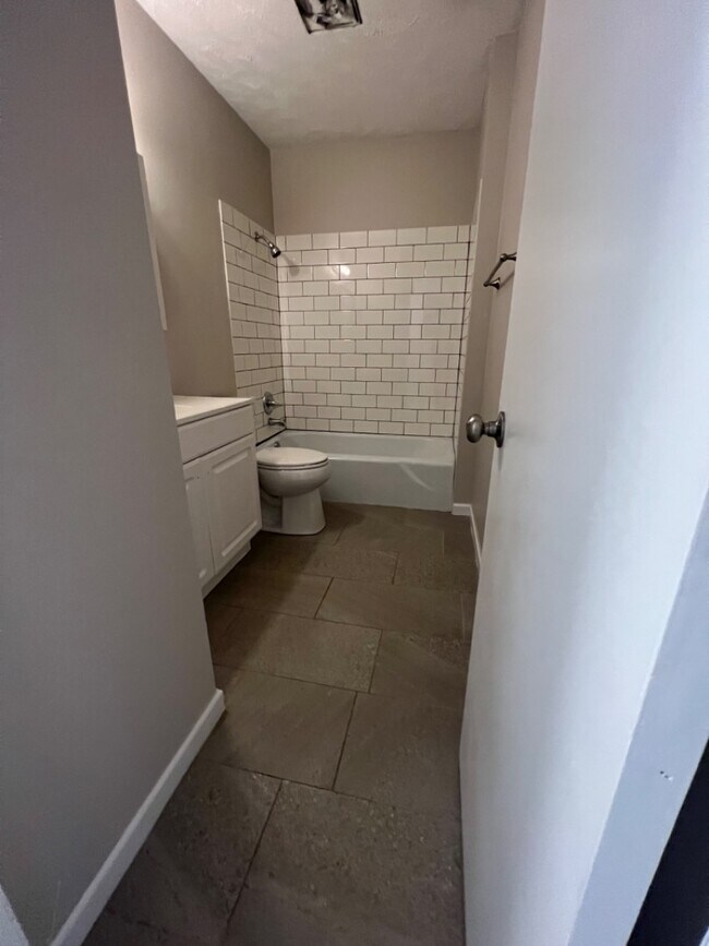 Building Photo - 11226 Roxbury Dr