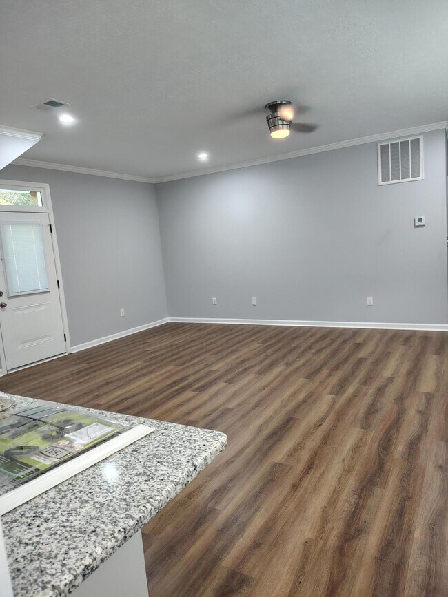 Building Photo - 1061B Pinecrest Ave NW
