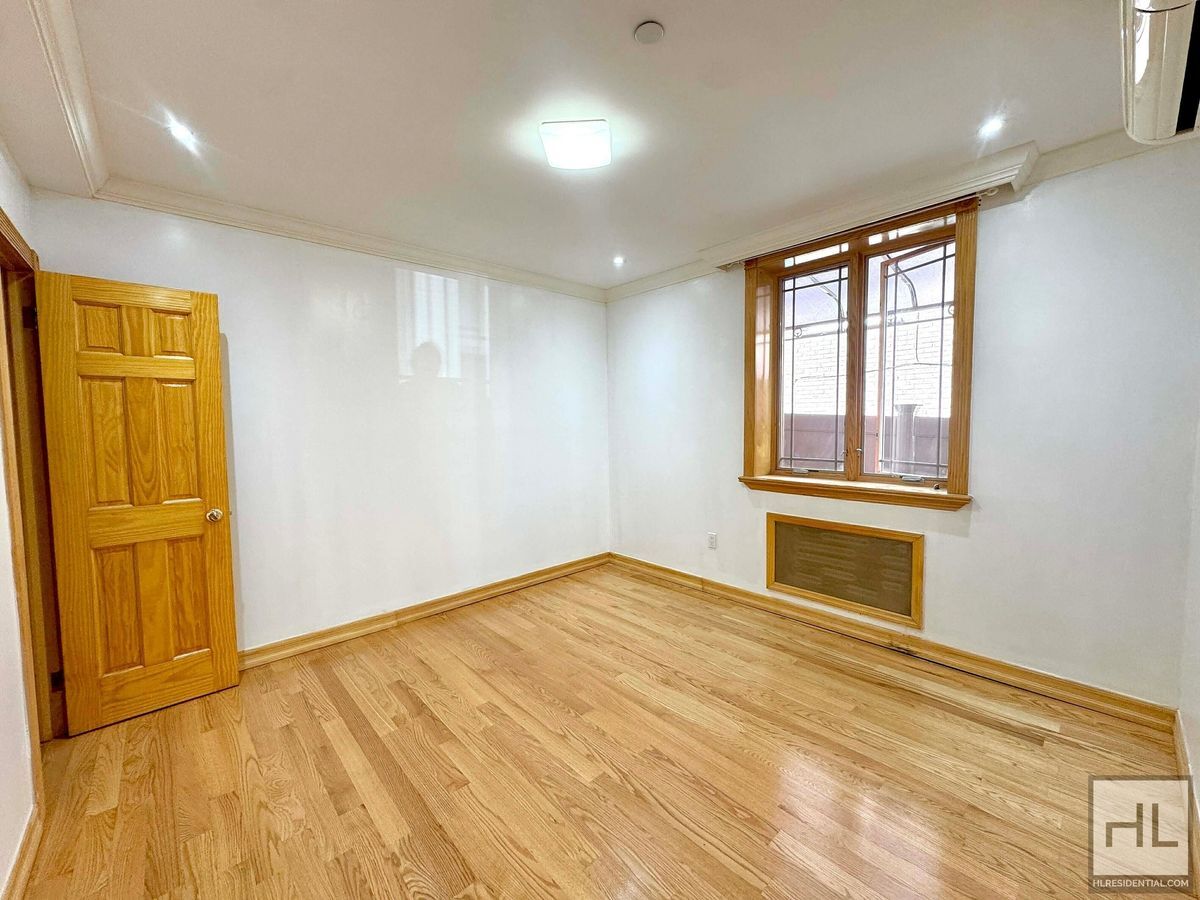 Building Photo - 172 STREET