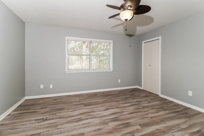 Building Photo - 1318 E Woodruff Ave
