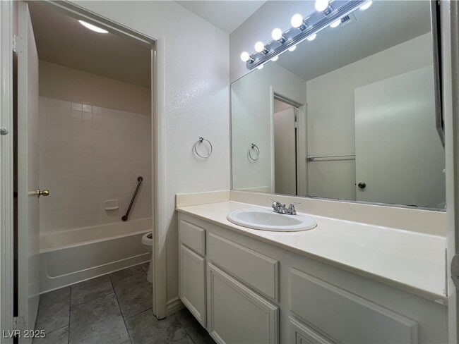 Building Photo - 5586 Lago Ct